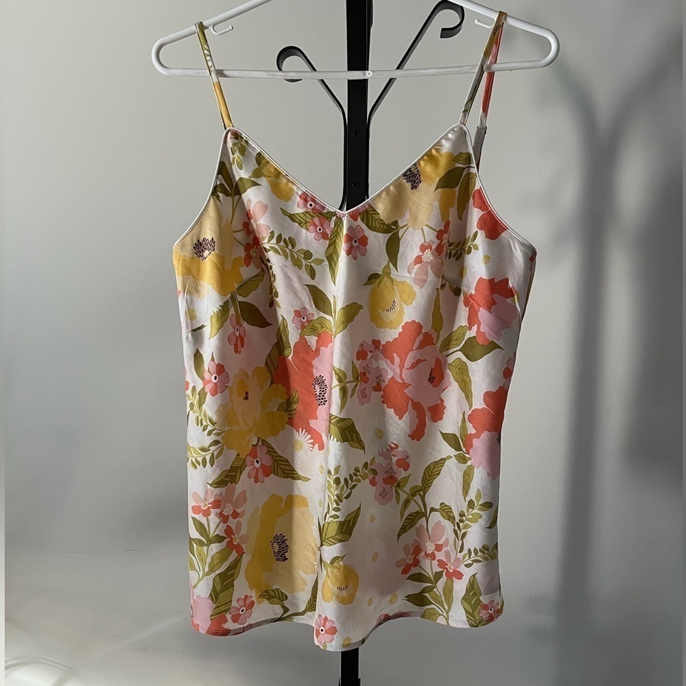 Maree Maree Floral Print 2 piece Sleepwear, Camisole Size Large, Bottom Medium.